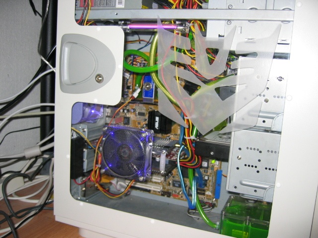 Afbeeldingslocatie: http://www.tweakers.net/ext/f/25270/full.jpg