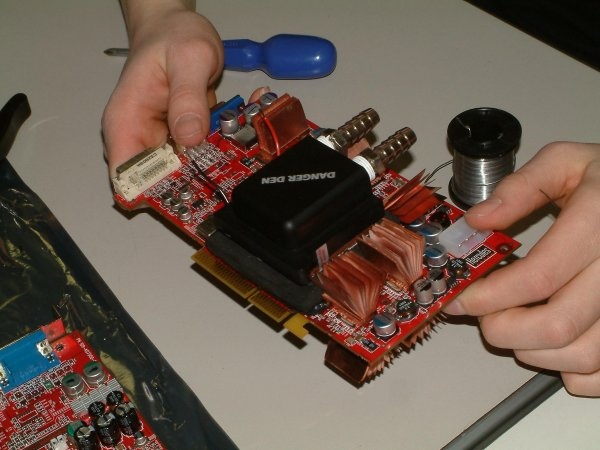 Afbeeldingslocatie: http://www.tweakers.net/ext/f/25348/full.jpg