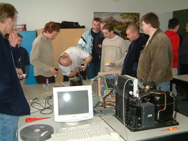 Afbeeldingslocatie: http://www.tweakers.net/ext/f/25355/full.jpg