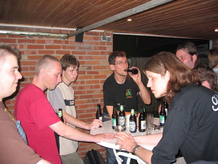 Afbeeldingslocatie: http://www.tweakers.net/ext/f/66031/full.jpg